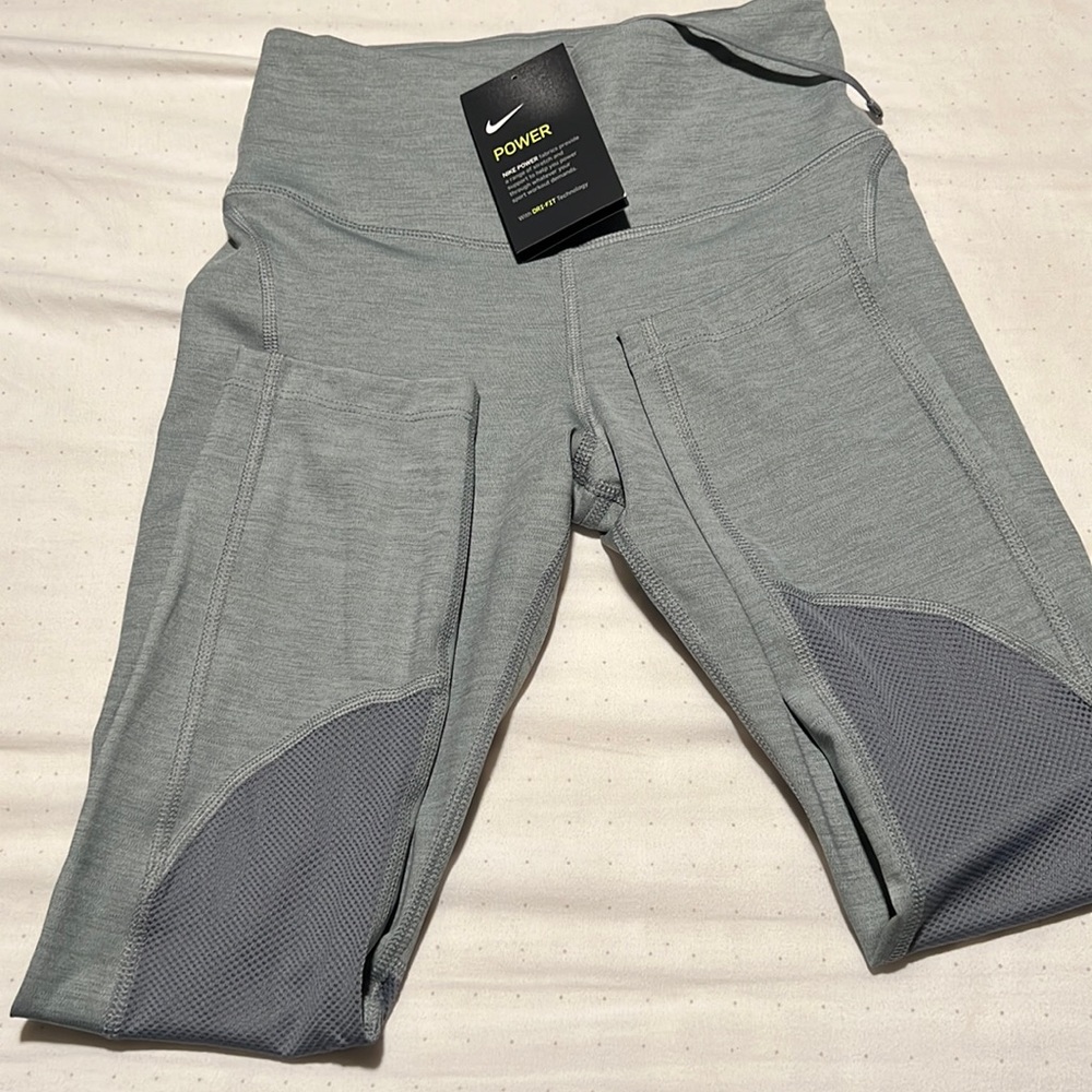 NWT Nike Dry fit crops